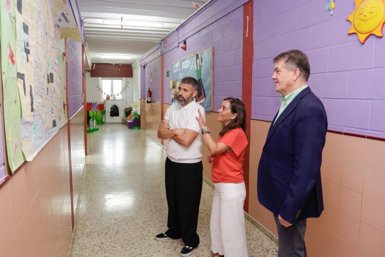 Inés Rey reclama á Xunta un plan integral para rehabilitar os colexios públicos da Coruña