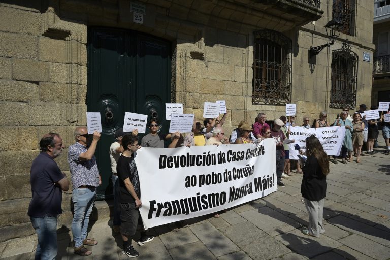 O pleno da Coruña acorda anular os acordos que permitiron ao Franco obter a Casa Cornide