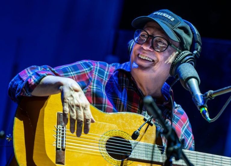 Silvio Rodríguez fai cantar ao Coliseum da Coruña nun reencontro co público galego