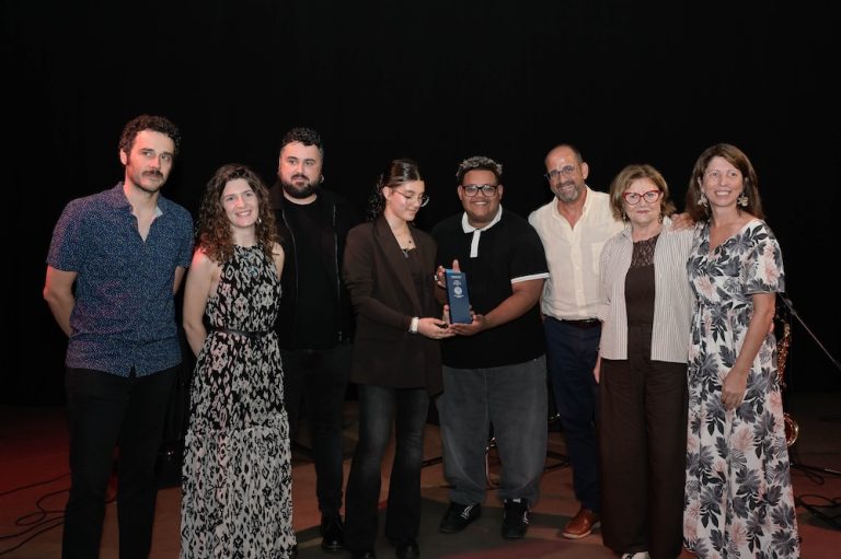 O orgulloso #Aquítaménsefala recolleu o Premio da RAG demostrando o poder do galego para atraer novas voces