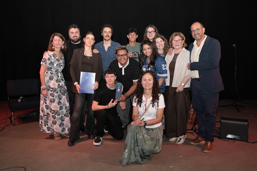 A RAG facendo entrega do premio a Aquitamensefala 5
