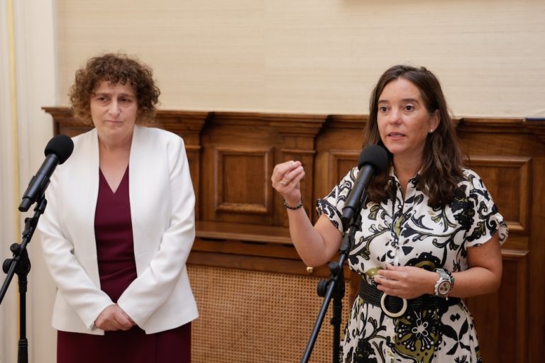 A Coruña e Santiago crearán un grupo de traballo sobre vivenda para reclamar a Xunta os fondos estatais para as Zonas Tensionadas