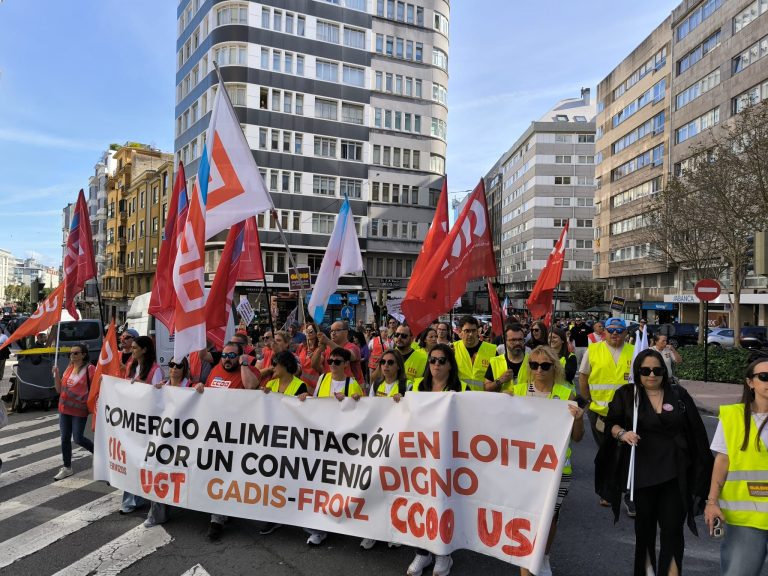 O comercio de alimentación da Coruña ameaza con levar a folga ao Nadal