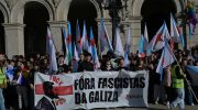 Varias persoas durante unha concentración contra a visita do presidente de Vox, Santiago Abascal, á Coruña.. M. Dylan - Europa Press