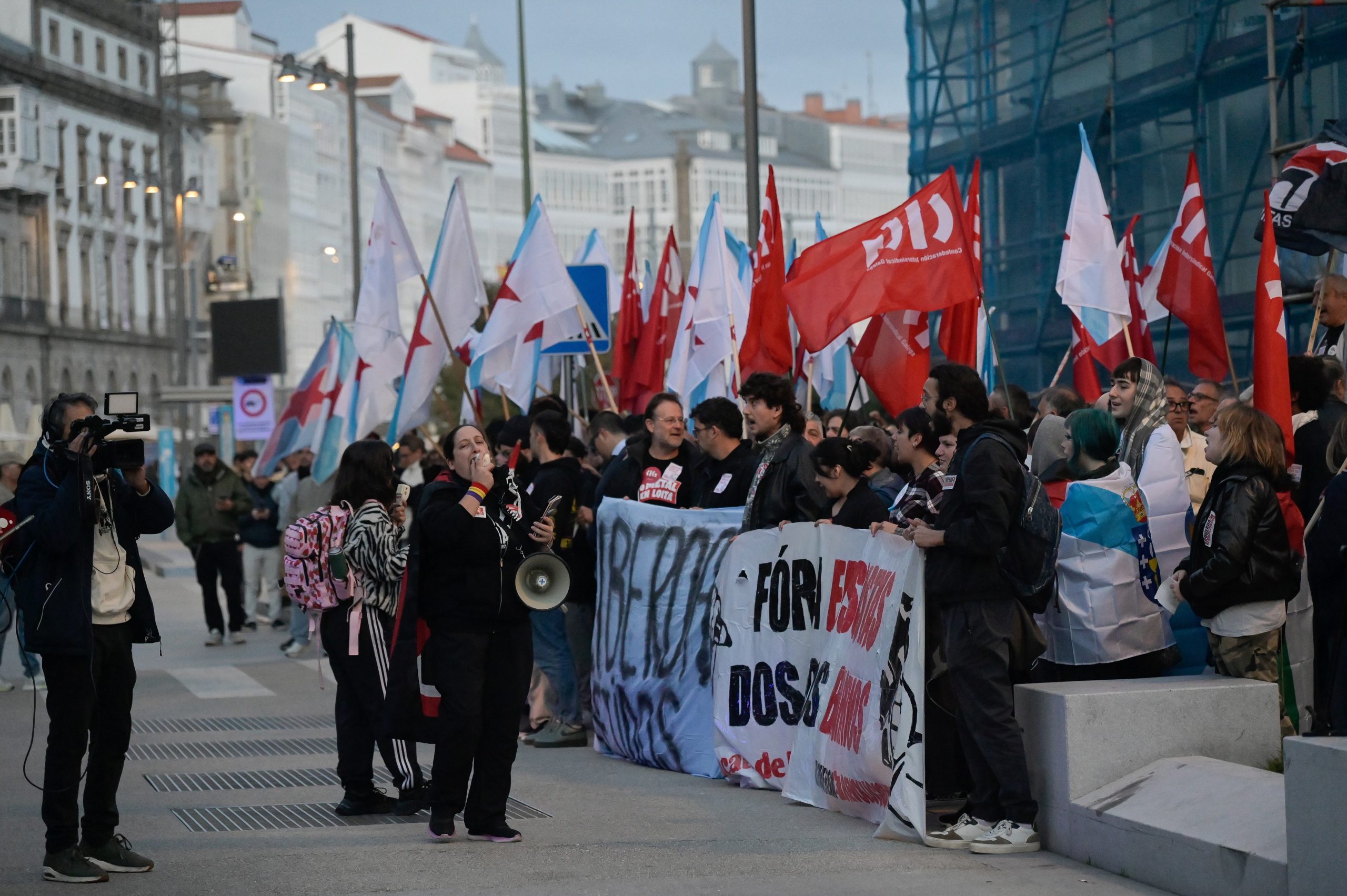 Protesta contra a "represión policial" tras incidentes despois dun acto de Vox. M DYLAN