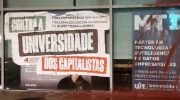 A Coordinadora da Mocidade Socialista vandaliza a sede da Universidade de Abanca na Coruna e Compostela
