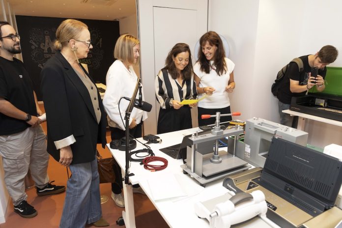 Aberta na Biblioteca da Sagrada Familia o novo espazo de creación e participación A Eira